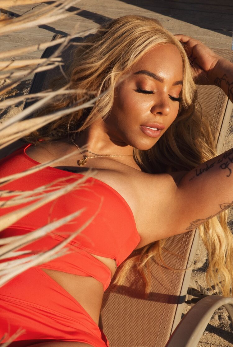 munroe bergdorf 1