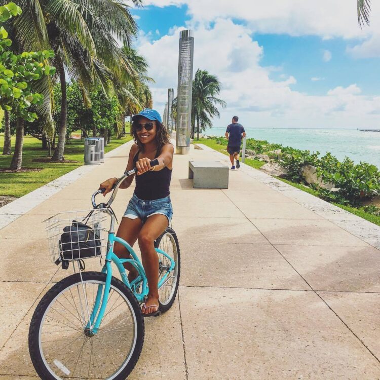 9 Hot Sexy Nadeska Alexis Bikini Pics