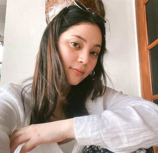 nichelle deriska pesik 1