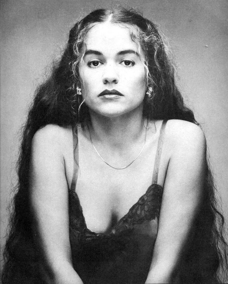 nicolette larson