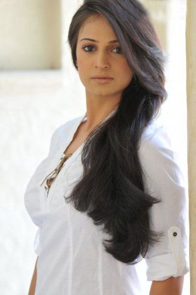 noor bukhari 4