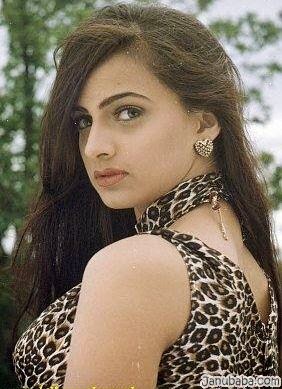 noor bukhari 6