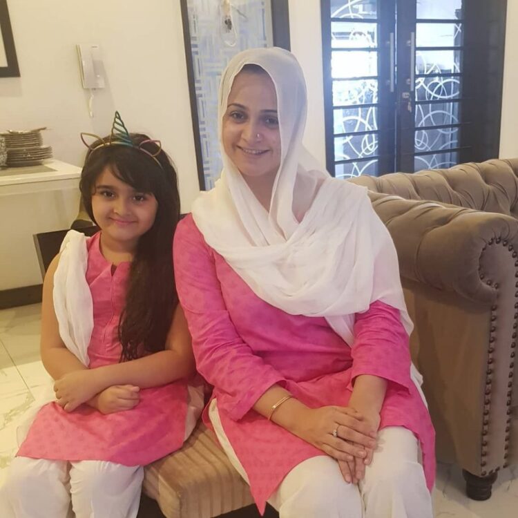 noor bukhari 8