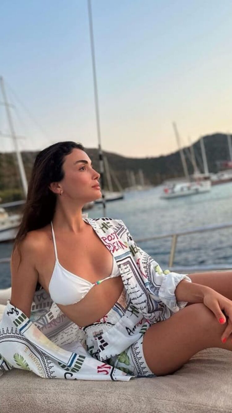 ozge yagiz 4