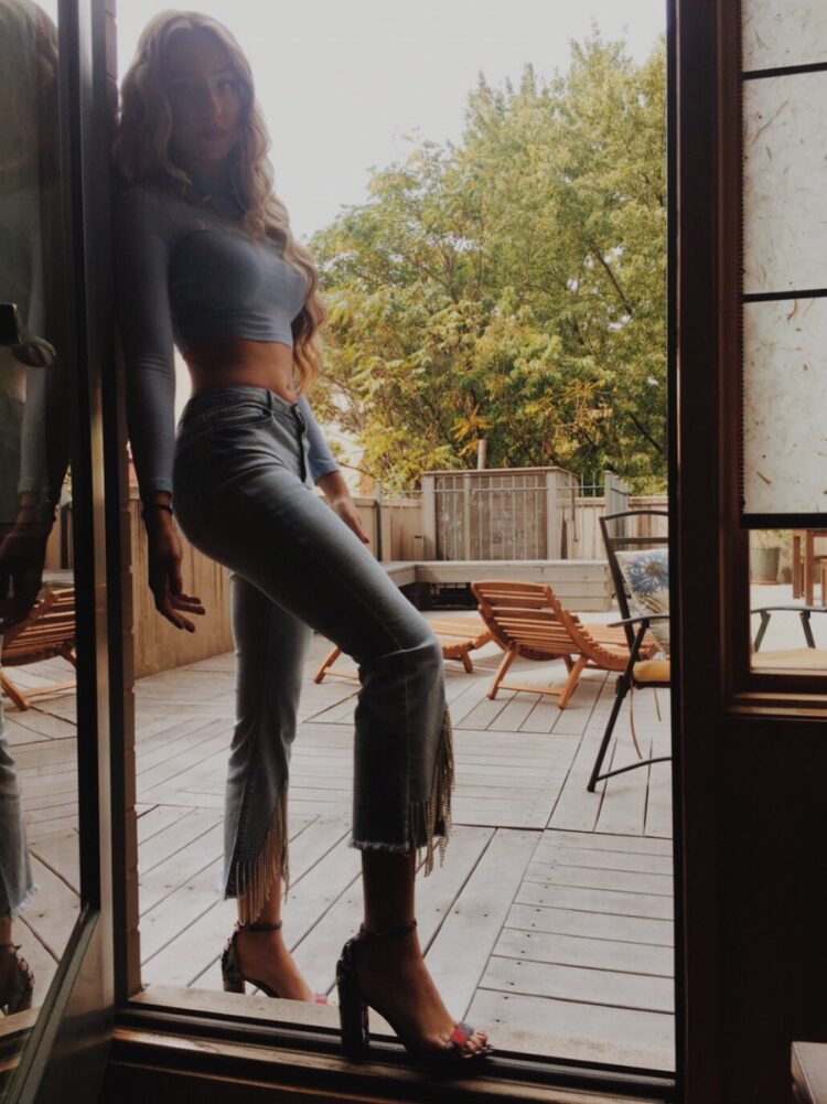 3 Hot Sexy Peach Martine Bikini Pics