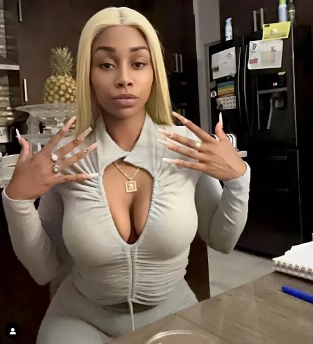 4 Hot Sexy Pinkydoll Bikini Pics