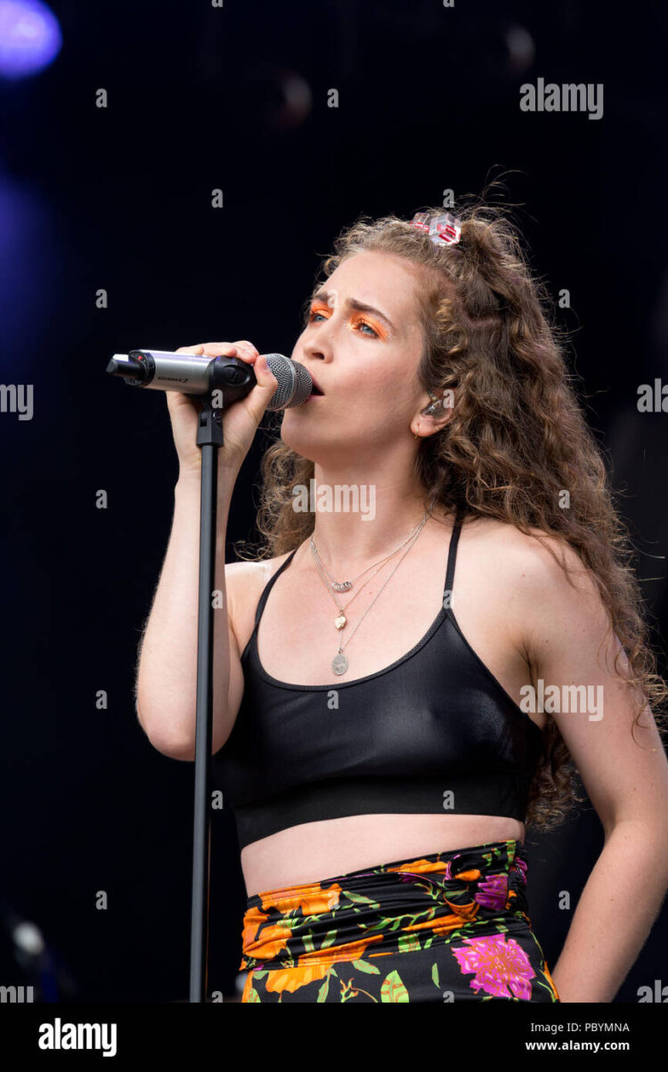 rae morris 1