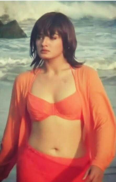 5 Hot Sexy Raveena Tandon Bikini Pics