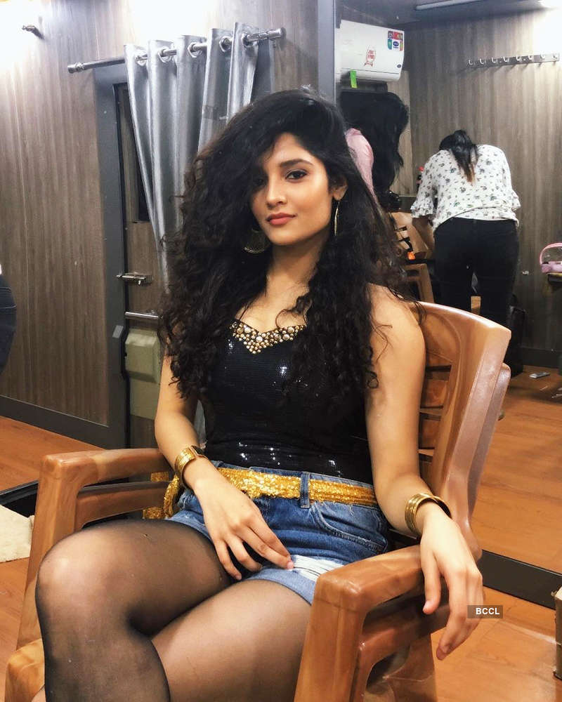 ritika singh 6