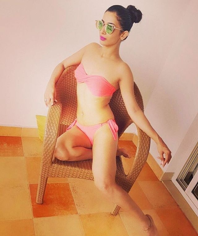 rj heena 8