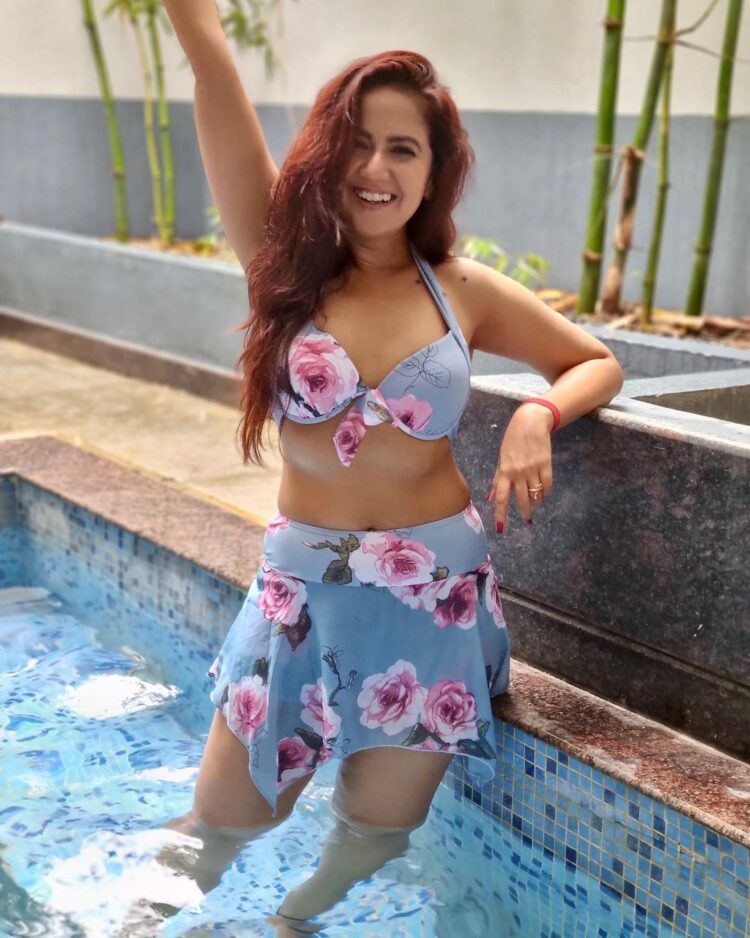 roopal tyagi 9