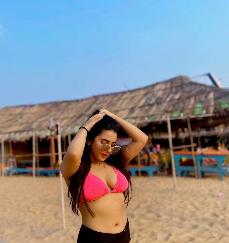 roshni walia 9