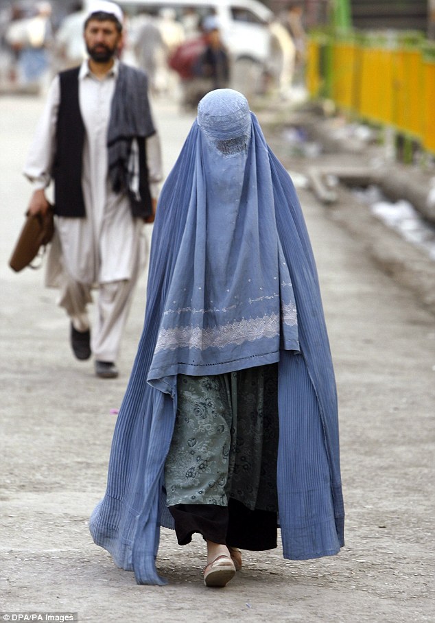 9 Hot Sexy Ruth Dudley Bikini Pics