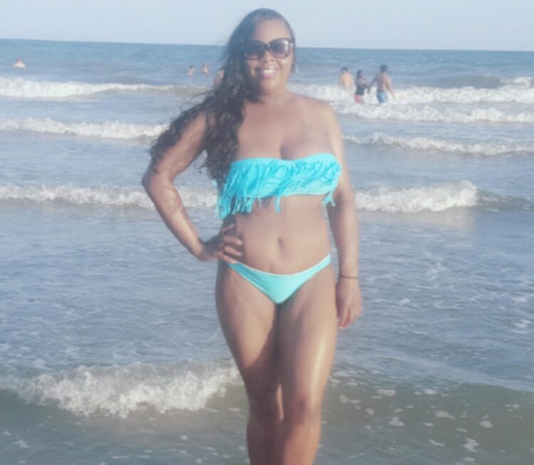 9 Hot Sexy Ruth Dudley Bikini Pics