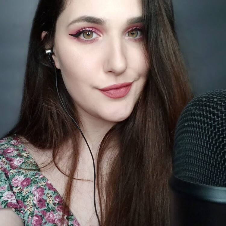 sabrina whispurringasmr 1