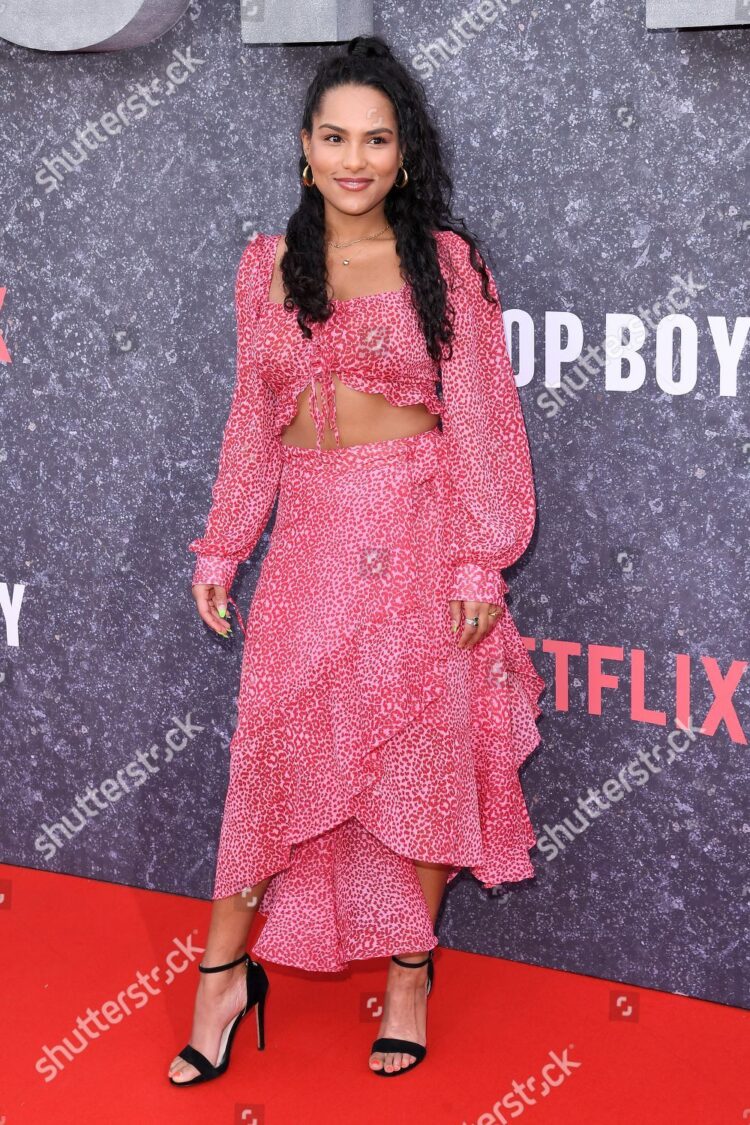 9 Hot Sexy Saffron Hocking Bikini Pics