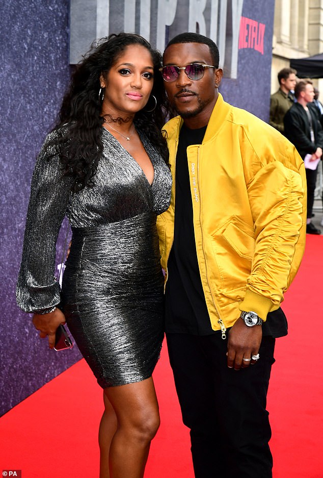 9 Hot Sexy Saffron Hocking Bikini Pics