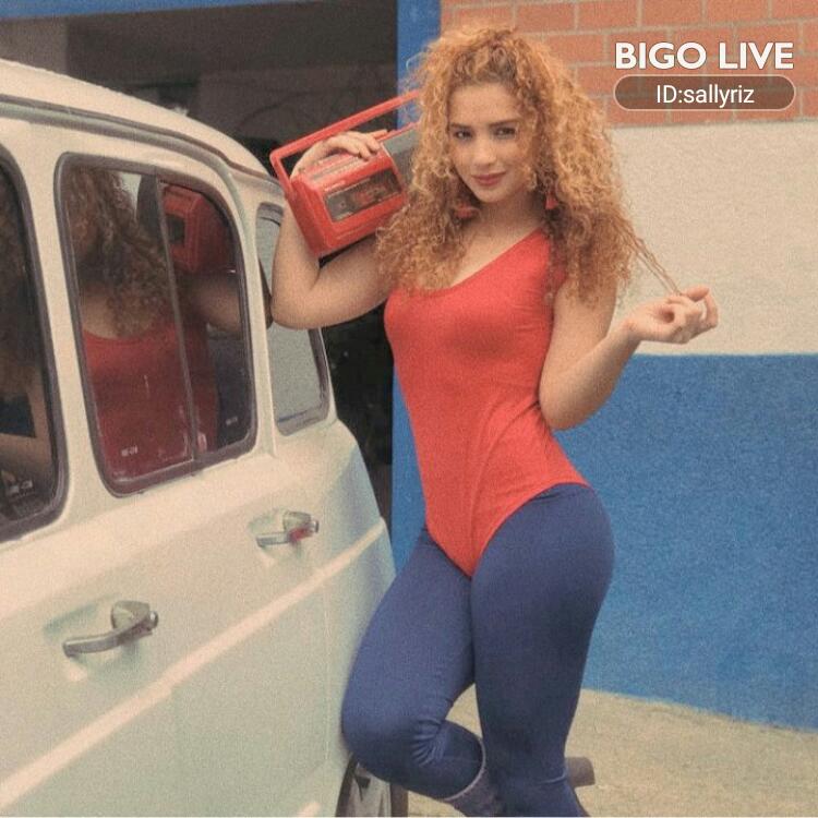 7 Hot Sexy Sally Riz Bikini Pics