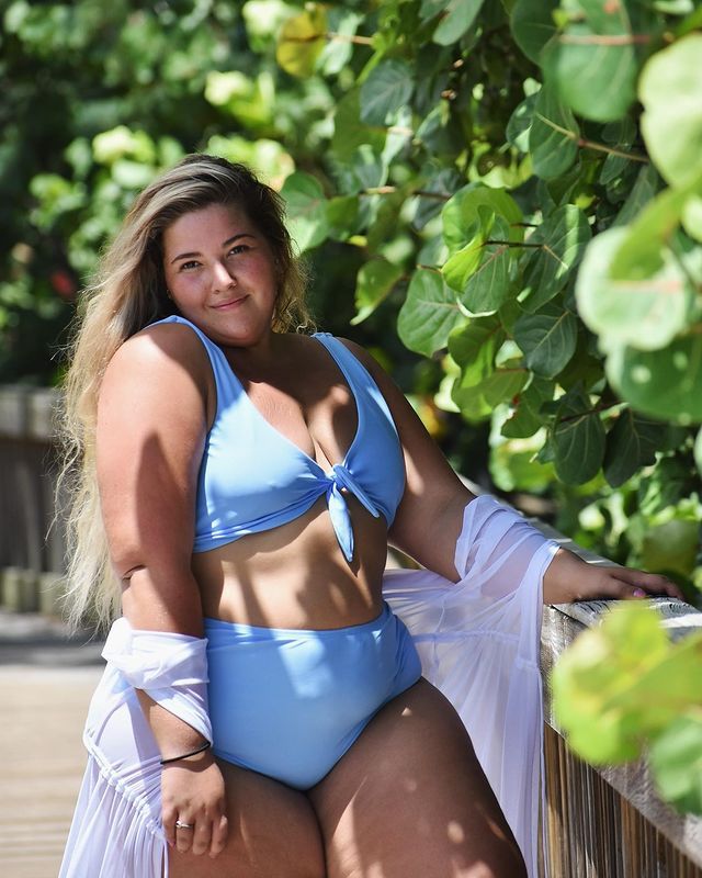 New Hot Sexy Sam Paige Bikini Pics