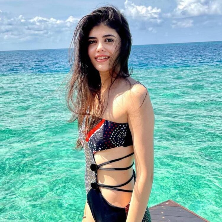 sanjana sanghi 9