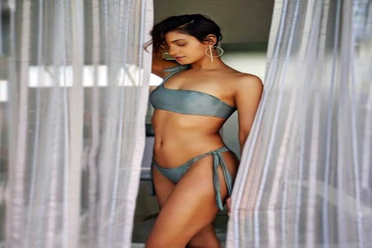 8 Hot Sexy Shakti Mohan Bikini Pics 8032