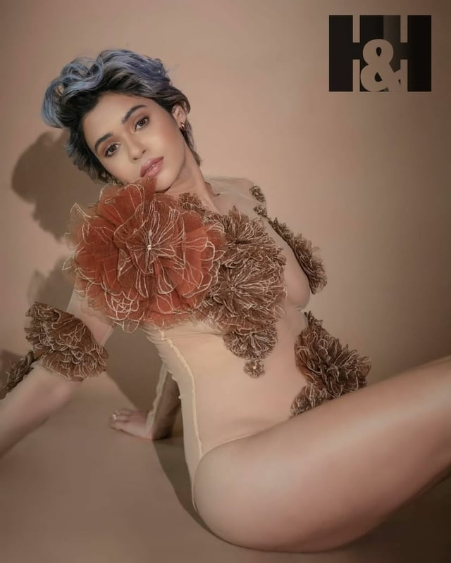 shalmali kholgade 7