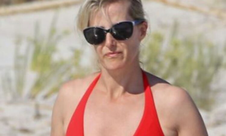 sophie duchess of edinburgh bikini pics 3