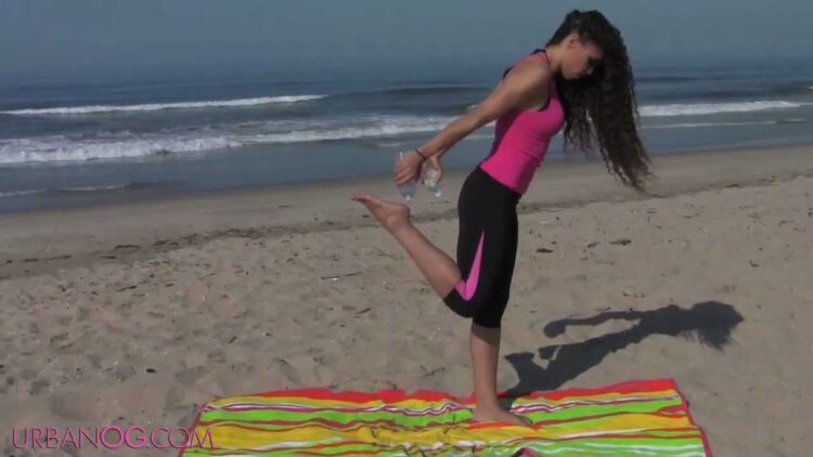 9 Hot Sexy Spankie Valentine Bikini Pics