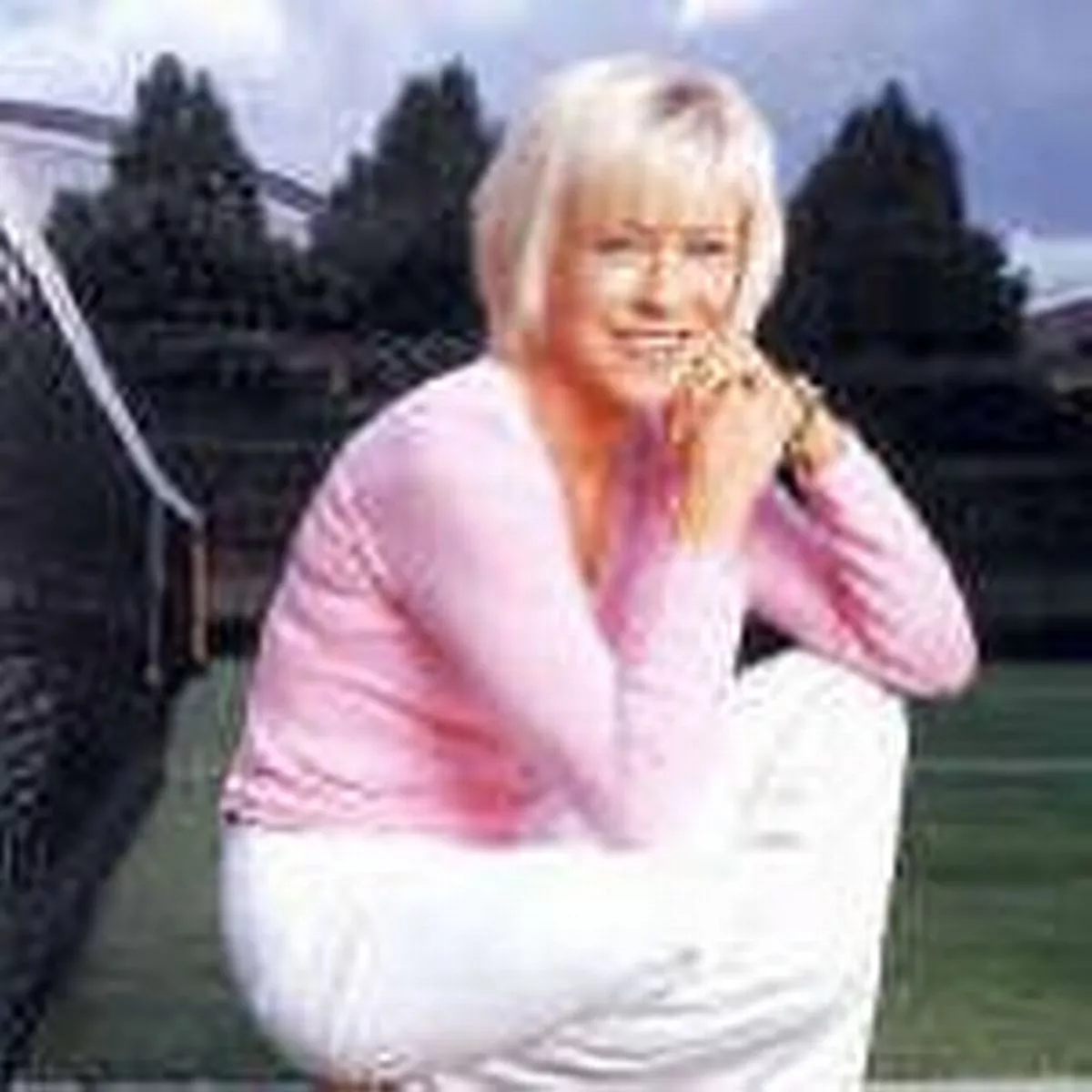 8 Hot Sexy Sue Barker Bikini Pics