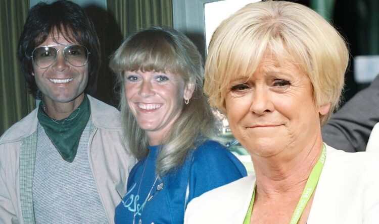 8 Hot Sexy Sue Barker Bikini Pics