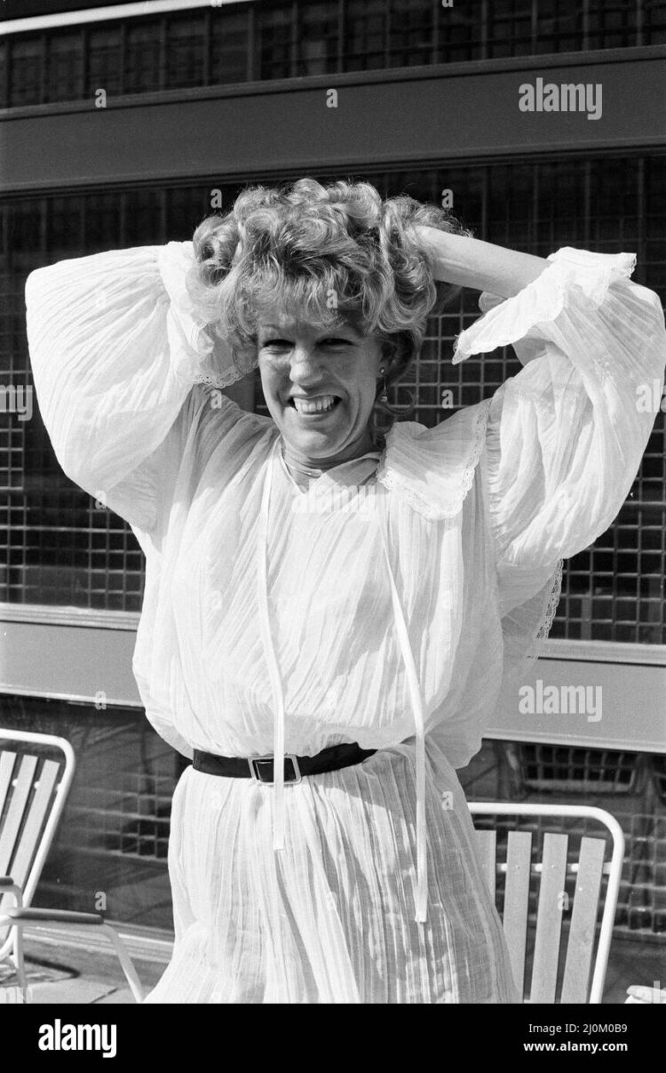 sue elliot nicolls 7