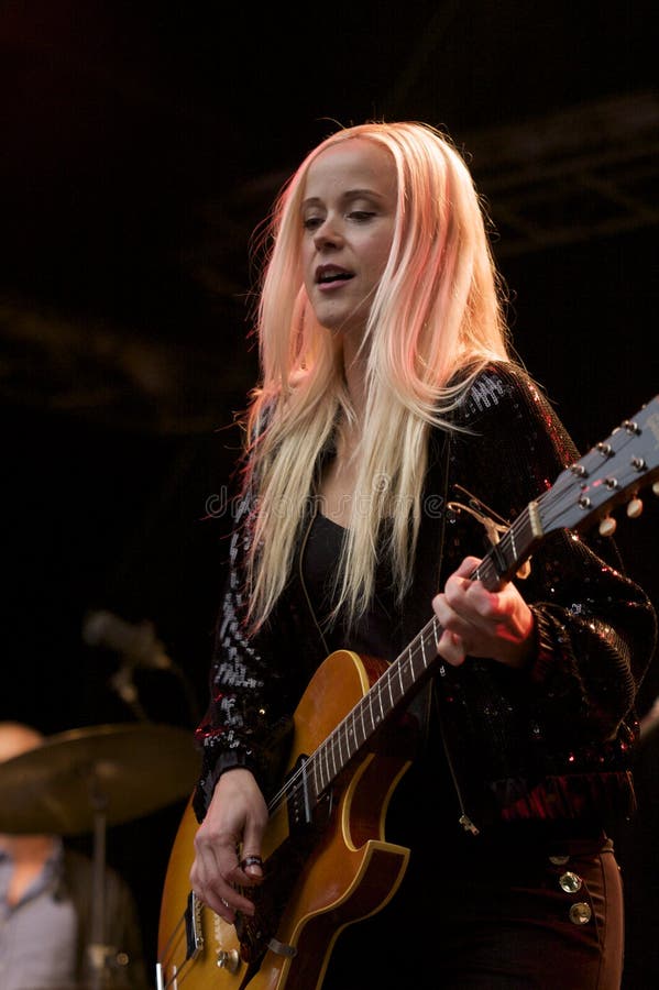 tina dico 7