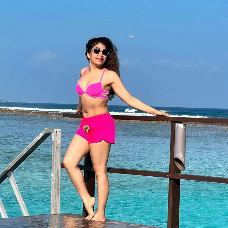 8 Hot Sexy Tulsi Kumar Bikini Pics
