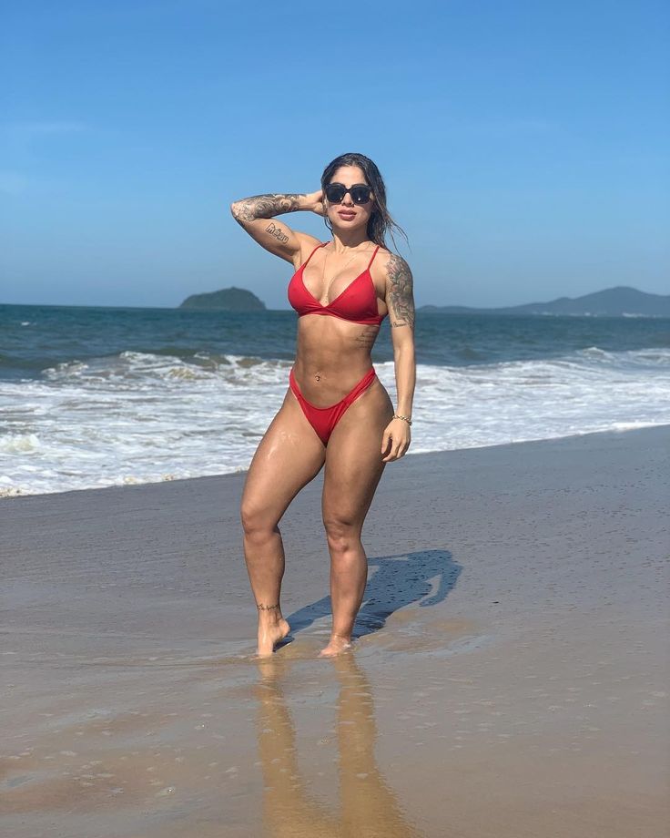 Hot Sexy Vanessa Mesquita Bikini Pics