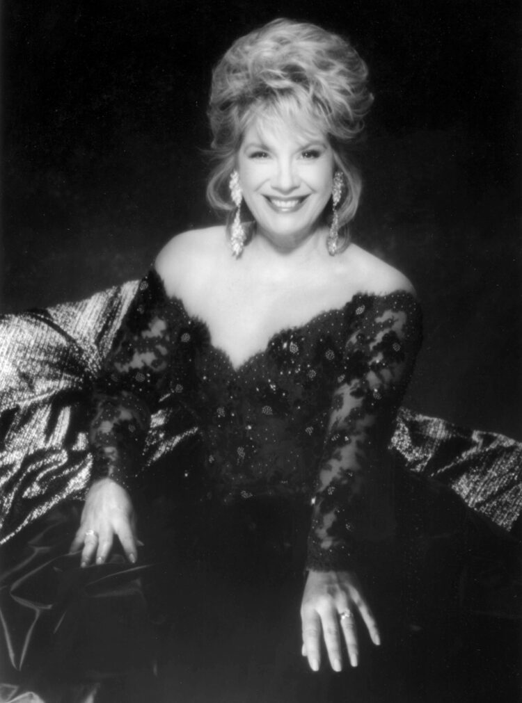 vikki carr 4 scaled