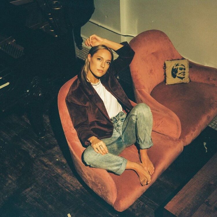 addie juniper feet 4