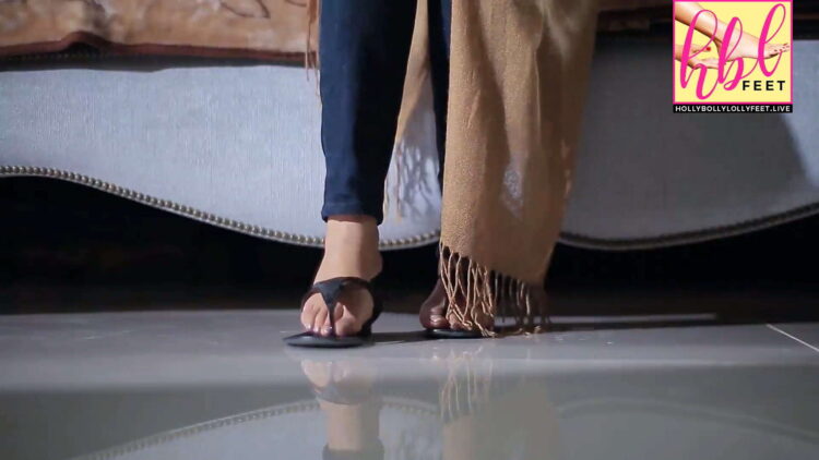 aisha khan feet