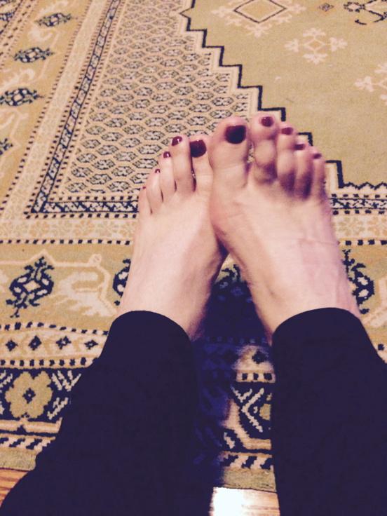 alex guarnaschelli feet