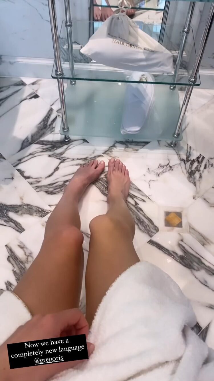 alexa chung feet 5