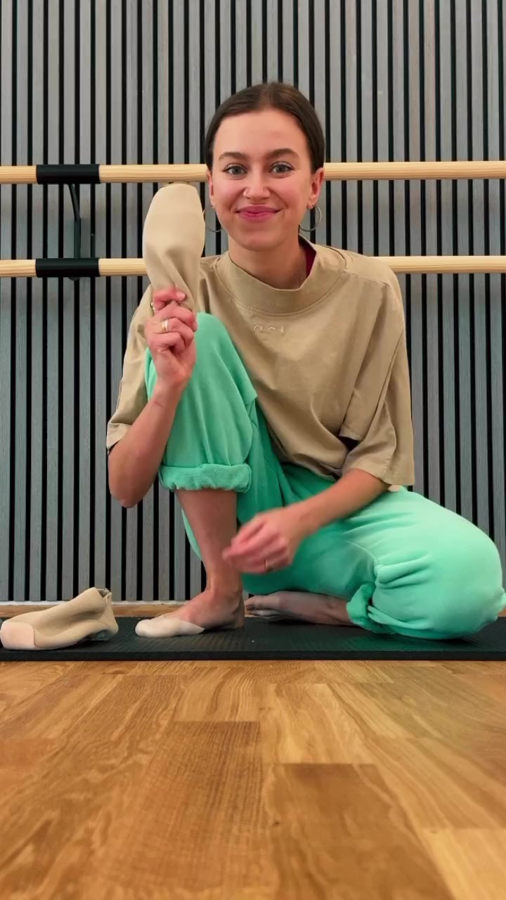 alexandra pfeifer feet 1