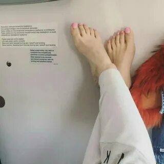 aleyna eroglu feet 3