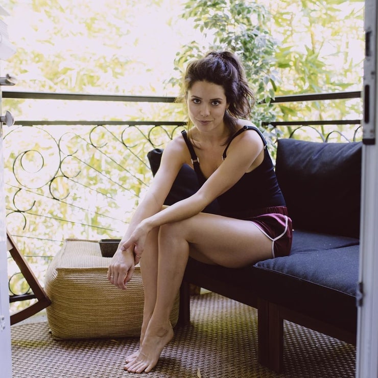 ali cobrin feet 1