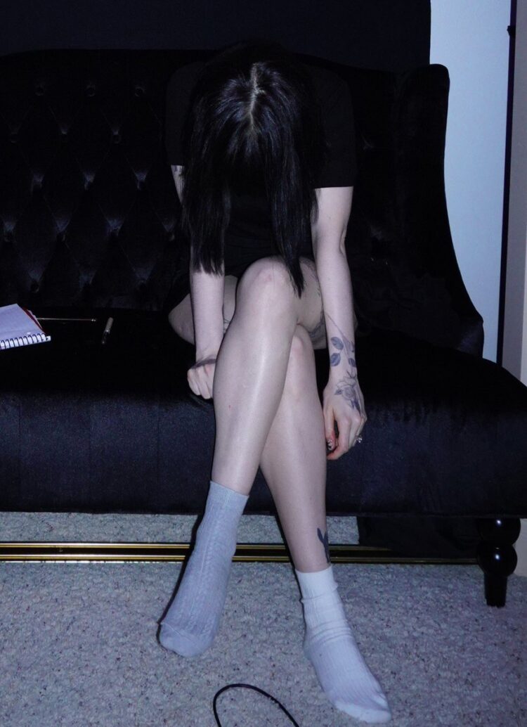 alice glass feet 2