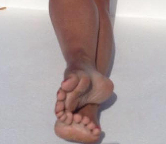 alison fernandez feet 3