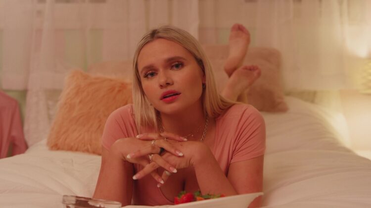 alli simpson feet 1