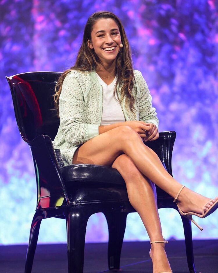 aly raisman feet 6