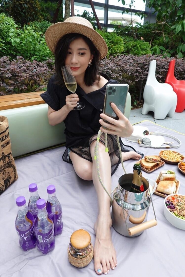 alyssa chia feet 1