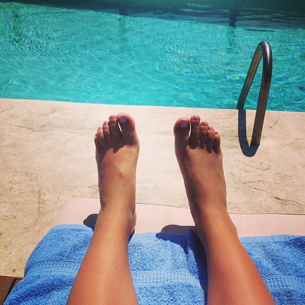 amelia lily feet