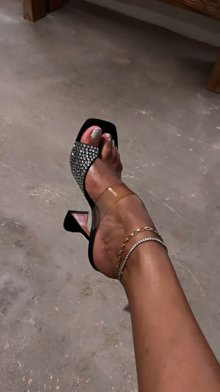 amina muaddi feet 2