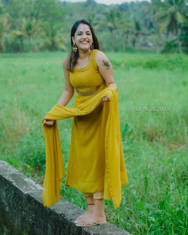 amrutha nair feet